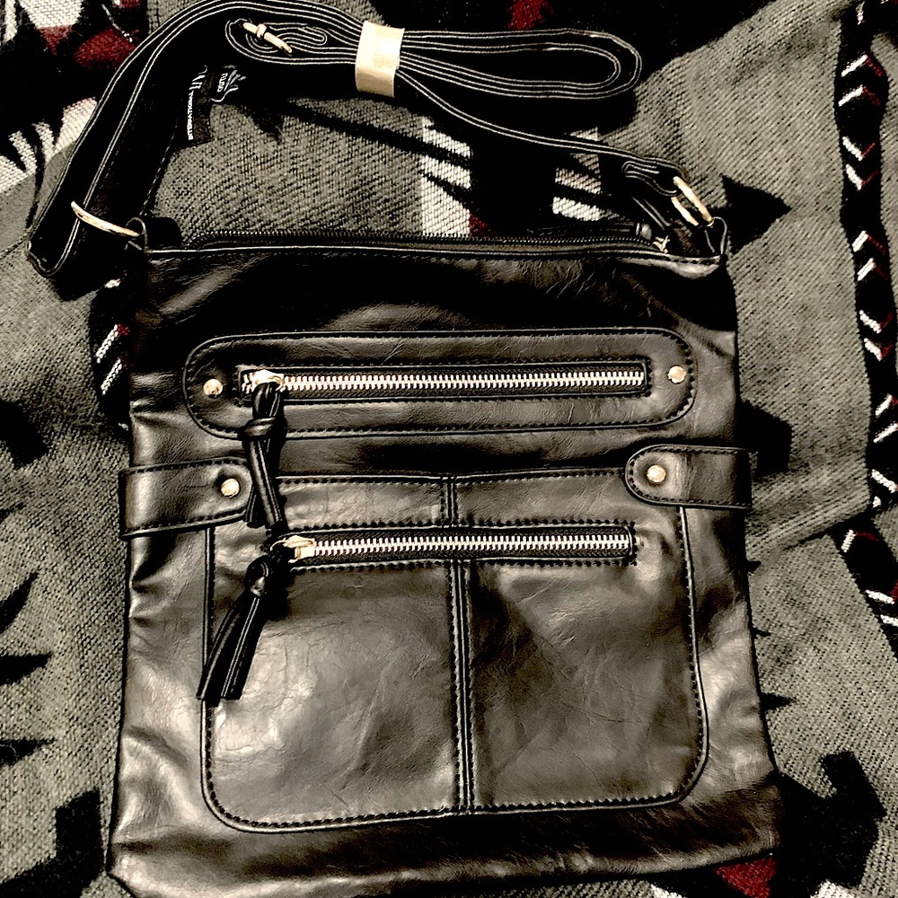 Multi Zipper crossbody NEW bag / purse 💥